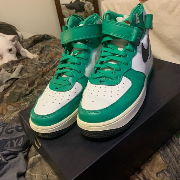 Nike Air Force 1 Mid LV8 - Picture 3 of 11